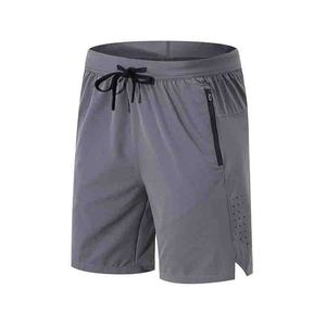 Pantaloncini da uomo leggeri per palestra e corsa, con logo frontale, ad asciugatura rapida, traspiranti, in Spandex/Poliestere, con coulisse in vita e tasca con cerniera - Product Image 3