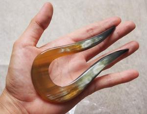 Épingle à cheveux en corne de buffle faite à la main pour femme, support de chignon vintage, accessoire capillaire ethnique écologique - Product Image 1