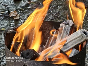 Palo de carbón blanco Binchotan de grado fino japonés Material de coco de eucalipto para aplicación de barbacoa y cachimba Shisha - Product Image 2