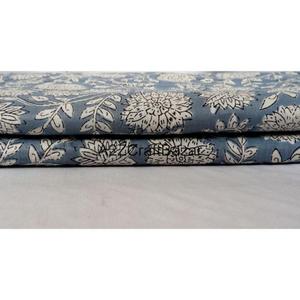 Tissu d'été en coton doux, léger et respirant, imprimé à la main avec motif floral, respectueux de l'environnement, pour la confection de vêtements faits main pour filles - Product Image 1