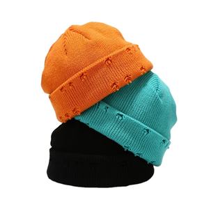 Gorro de punto acrílico con puño, estilo hip hop, cálido para invierno, con logo personalizado, efecto desgastado, diseño de calavera y patrón de camuflaje de puntos, para uso en la playa - Product Image 2