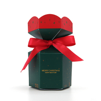 Boîte cadeau de Noël de luxe écologique pour chocolats avec gaufrage et pelliculage mat, ruban imprimé personnalisé et nœud pour emballage de bonbons