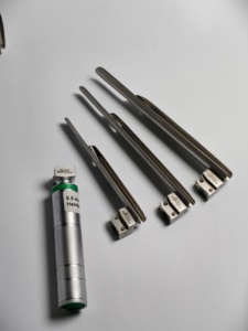 VITRA F.O. Lames de laryngoscope Miller 2 - 4 et poignée |   Laryngoscopes pour adultes en acier inoxydable de qualité médicale |   CERTIFIÉ CE - Product Image 6