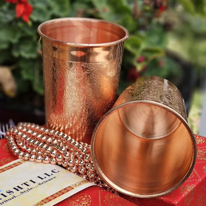 Copa de Vino Clásica Hecha a Mano en Cobre, Elegante Acabado Martillado, Ecológica, Ligera, Accesorios para el Hogar, Cocina, Comedor y Bar - Product Image 1