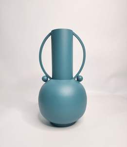 Jarrón de Hierro Azul Mate Moderno |   Jarrón Nórdico Minimalista con Asa |   Maceta Decorativa de Metal para Decoración de Hogar de Lujo, Floreros Metálicos - Product Image 1