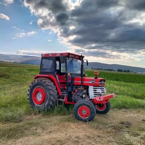 Potente tractor agrícola Massey Ferguson 385 con cabina, tractores MF 4x4 con cargador frontal y retroexcavadora, solución versátil - Product Image 2