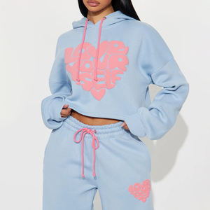 Conjunto de Sudadera con Capucha y Pantalones Deportivos Extra Grandes de Dos Piezas con Estampado Puff y Logotipo Personalizado, Ropa Personalizable para Mujer - Product Image 3