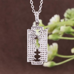 Pendentif Lame de Rasoir Personnalisable en Moissanite 0,50 Cttw, Breloque Hip Hop en Argent Sterling Plaqué Or, Certifié GRA, Sertissage à Griffes - Product Image 4