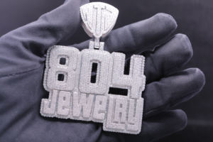 จี้เพชรโลหะผสมชุบทองหรูหราแบบกำหนดเองสำหรับผู้ชายหรูหราหรูหราออกแบบได้ตามต้องการ - Product Image 4