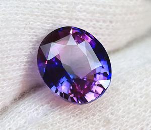 Saphir bi-colore de laboratoire 14x10mm, facetté - Pierre synthétique de corindon de forme ovale, idéale pour elle - Product Image 1