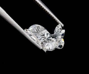 OM GEMS Diamante Cultivado en Laboratorio de Alta Calidad 1.47 CT CVD/HPHT, Corte Conejo Personalizado VVS,VS, Perforado con Láser, Diamante Suelto para Joyería - Product Image 2