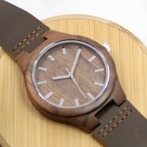 Orologio da polso <span class=keywords><strong>in</strong></span> <span class=keywords><strong>legno</strong></span> di noce naturale realizzato a mano <span class=keywords><strong>in</strong></span> vera pelle di mucca orologio <span class=keywords><strong>in</strong></span> <span class=keywords><strong>legno</strong></span> regalo di anniversario per lui o lei - Product Image 4