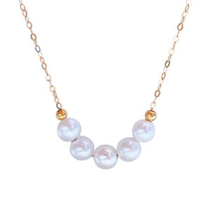 Collier en perles blanches australiennes plaqué or 18 carats de haute qualité, design tendance avec chaîne à fleurs légèrement complexe - Product Image 5