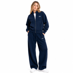 Ensemble survêtement pour femme, coupe oversize, bleu, avec veste zippée à col montant et pantalon de survêtement à jambe large, en molleton de coton épais, style streetwear, avec logo personnalisé - Product Image 1