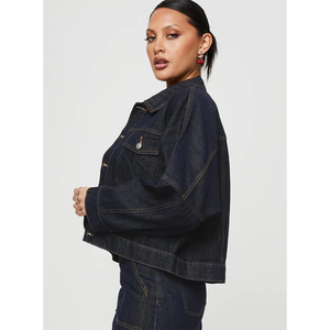 Veste en jean bleu déchiré pour femmes grandes tailles, avec plusieurs poches, manches longues, style vintage et détails en perles - Product Image 4