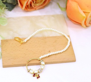 Juego de pendientes de perlas chapados en oro impecables con diseño de borla de piedra tallada en forma de pera para mujer, joyería romántica para fiestas. - Product Image 2