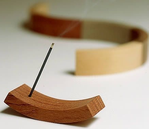 木彫りの香炉、装飾的な手作りのアロマスティックバーナー、家庭、寺院、ウェルネススペース用 - Product Image 2