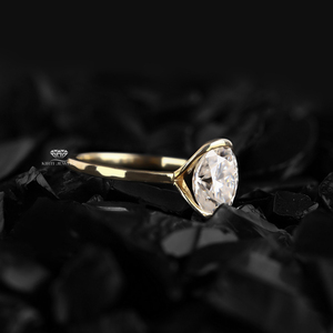Bague de fiançailles solitaire à taille ovale en or jaune 14 carats avec diamant de laboratoire, bijoux de mariée - Product Image 3
