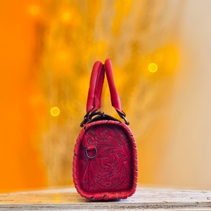 Bolsa de Lona 100% Cuero Genuino con una Piedra Turquesa Incrustada en el Centro, Tallado Floral Hecho a Mano, Bolsa de Lona Rosa - Product Image 3