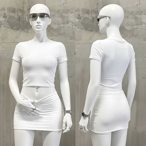 Ensemble deux pièces pour femmes, haut court à manches courtes blanc uni et mini-jupe taille en V assortie, vêtements de sport, OEM ODM, vente en gros - Product Image 1
