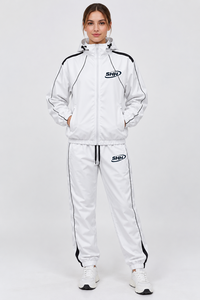 Conjunto Deportivo Personalizado con Capucha Blanca para Hombre, Chaqueta Ligera con Cierre Completo y Pantalones Jogger con Ribete en Contraste, Conjunto para Exteriores - Product Image 5