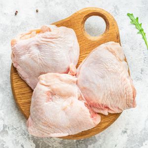 Cuisses de poulet surgelées IQF, sans os, avec peau, qualité supérieure, AgroStream Afrique du Sud, pour acheteurs en gros, commerce international, approvisionnement en vrac - Product Image 5
