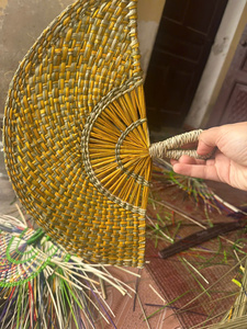 Abanico de Bambú Hecho a Mano Ecológico de Última Tendencia 2026 con Forro de Paja, Tejido en Vietnam, Decoración para Fiestas, Fuente de Exportación Premium - Product Image 2