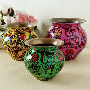 Modern Copper Geometric Vase Set With White <b>Flowers</b> For Home Decor - Product Image 4