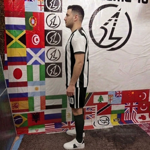 Ensemble d'uniformes de football personnalisés pour hommes, rayés noir et blanc - Maillot, short et chaussettes de sport - Product Image 3