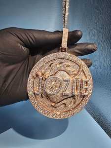 Colgante circular con letra personalizada de moissanita VVS, estilo hip hop, con incrustaciones de dos tonos, colgante de plata 925 chapado en oro para él. - Product Image 6