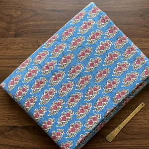 Tela de Algodón Premium con Estampado Floral Azul, Suave, Ligera y Transpirable para Confección de Kurtis y Vestidos - Product Image 2