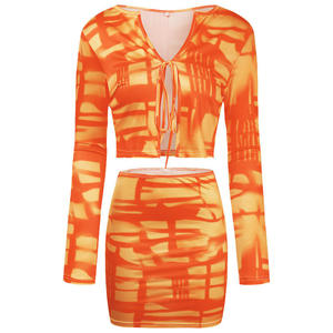 Ensemble 2 pièces pour femmes de haute qualité et tendance, haut à col rond uni et short tricoté au-dessus du genou pour les sorties en boîte de nuit - Product Image 2