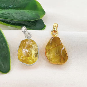 Colgante de Cornalina en Bruto con Engaste Tipo Collet, Hecho a Mano, Piedra de Nacimiento, Chapado en Oro, Amuleto de Cristal Curativo, Joyería de Cristal en Bruto, Colgante de 10-12mm - Product Image 2