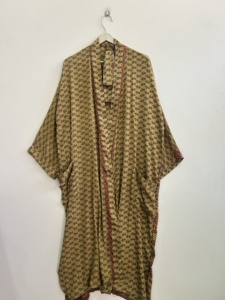 Vente en gros de robes en soie vintage indiennes, kimonos confortables, vêtements de détente en soie, peignoirs en soie - Product Image 3