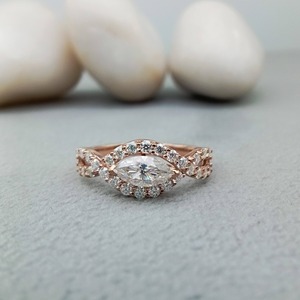 Anillo de Compromiso y Boda de Plata 925 con Diamante Solitario VVS Personalizado, Regalos de Fiesta para Mujer - Product Image 1