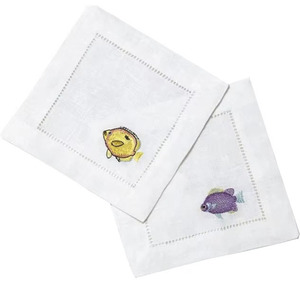 Serviettes de cocktail personnalisées en gros, brodées de poissons colorés, 6*6 pouces, durables, réutilisables, en coton, avec ourlet festonné, pour bar à domicile - Product Image 2