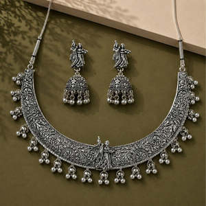 Conjunto de Joyería Tradicional Navratri con Collar Ghungroo Plateado Oxidado y Pendientes Jhumka para Mujer (OXJ008) - Product Image 4