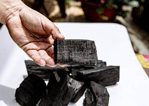 Charbon de mangrove naturel coupé en morceaux Viet Argo, longue durée, haute chaleur, pour chicha et grillades, charbon noir en gros - Product Image 3