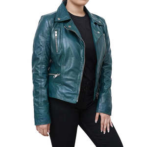 Chaqueta Corta de Motociclista de Cuero para Mujer, Estilo Retro, con un Toque Pulido y Vanguardista - Product Image 2