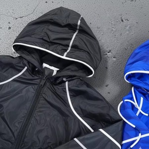 Conjunto de Chándal de Cuero Personalizado para Hombre, Pantalones Cortavientos con Logotipo Reflectante, Dos Piezas, Estilo Urbano Vintage Impermeable - Product Image 4