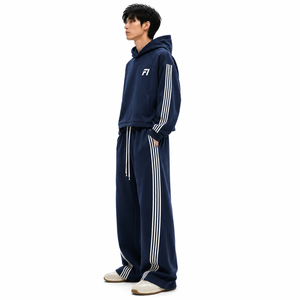 Ensemble de survêtement rayé pour homme, pantalon large, sweat à capuche oversize, streetwear personnalisé, vente en gros OEM/ODM, mode urbaine décontractée USA - Product Image 2