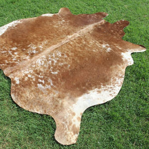 Alfombra de cuero de vaca hecha a mano, piel natural con pelo, para sala de estar, dormitorio, decoración occidental. - Product Image 1