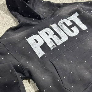 Design éblouissant pour un look audacieux, sweat à capuche en coton mélangé, mode urbaine glamour, sweat à capuche orné de strass, détendez-vous et brillez avec ce sweat à capuche orné de strass - Product Image 4