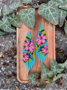 OFERTA DE TENDENCIA: Pendientes de flores rosas con cuentas, pendientes de primavera, pendientes florales largos, pendientes de cuentas tropicales, para cumpleaños - Product Image 1