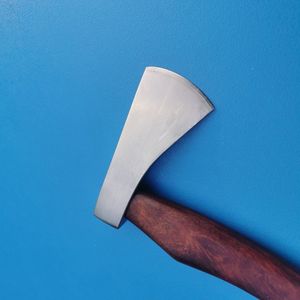 Hache forgée à la main en acier D2, outil de camping extérieur personnalisé de haute qualité avec tête d'hache en damas et manche en bois pour la coupe - Product Image 5