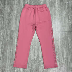Pantalones de chándal anchos de algodón 100% de alto gramaje con efecto desgastado por el sol y lavado ácido, estilo streetwear, con pedrería y efecto apilado. - Product Image 4