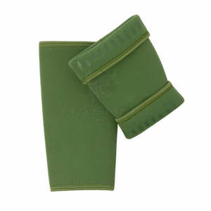 Fabriquée avec un tissu durable pour une utilisation à long terme, cette genouillère soutient les mouvements tout en réduisant la douleur. - Product Image 2