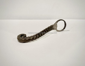 Abridor de Botellas de Hierro Forjado a Mano, Abridor de Botellas de Cerveza Rústico Hecho a Mano para Cocina, Bar y Uso Doméstico - Product Image 2