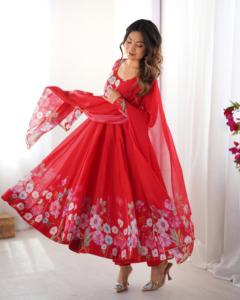 Robe de créateur la plus tendance avec broderie Zari, robe traditionnelle imprimée avec soie organza, collection pour mariage et fiançailles - Product Image 4