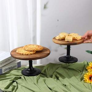 Grand support à gâteau en bois, finition marron, écologique, résistant au four, passe au lave-vaisselle, élégant, pour la découpe de gâteaux, décorations de fête, universel - Product Image 1